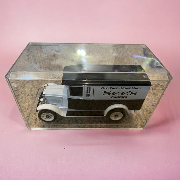 ERTL Collectibles See’s Candies 1927 Graham Brothers Delivery Truck - Picture 2 of 10